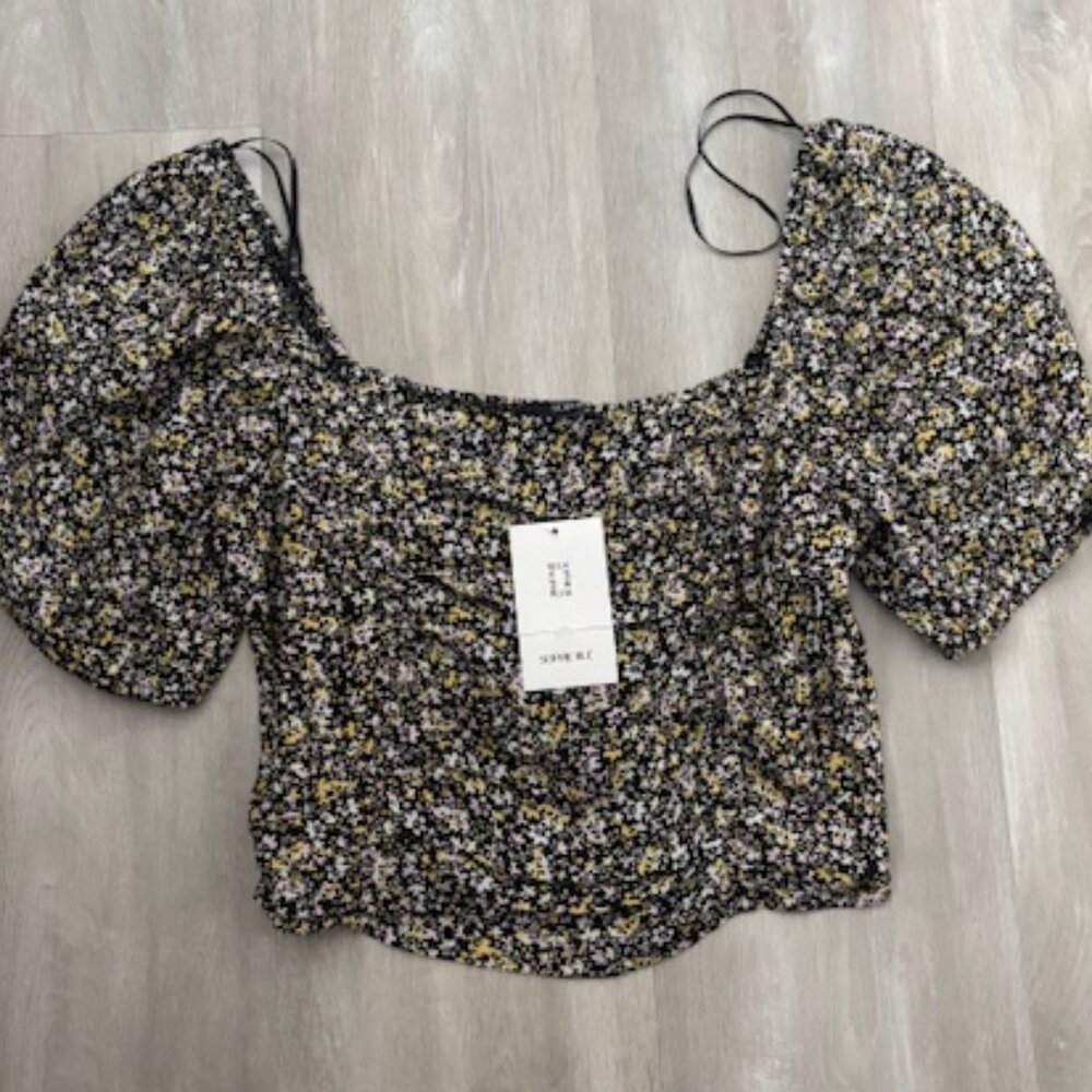 Sophie Rue Black Floral Ruffle Blouse Short Sleeve Top size M NWT